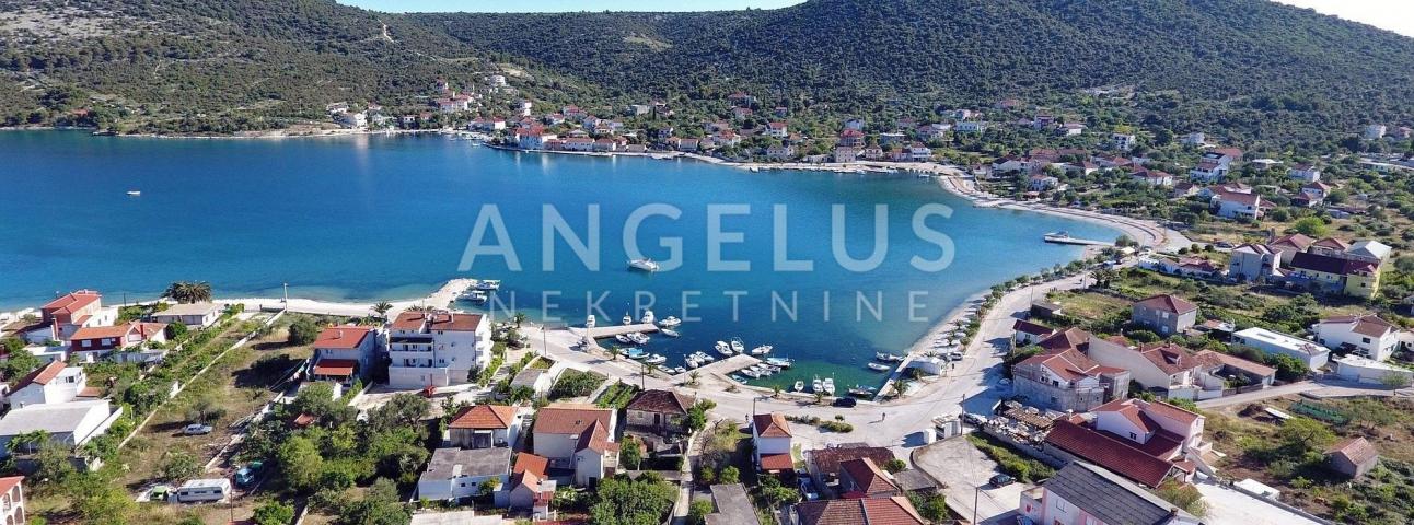 Marina, Vinišće - građevinsko zemljište u blizini plaže, 480 m 2