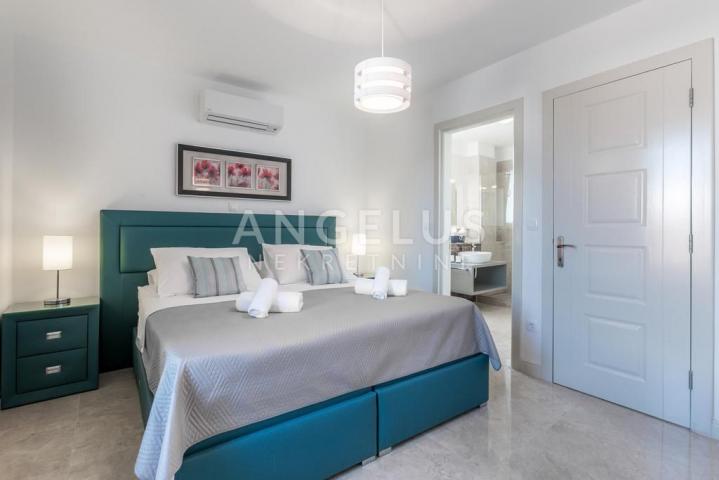 Brac, Milna – Wohnung mit Meerblick, Pool und Parkplatz, ZU VERKAUFEN