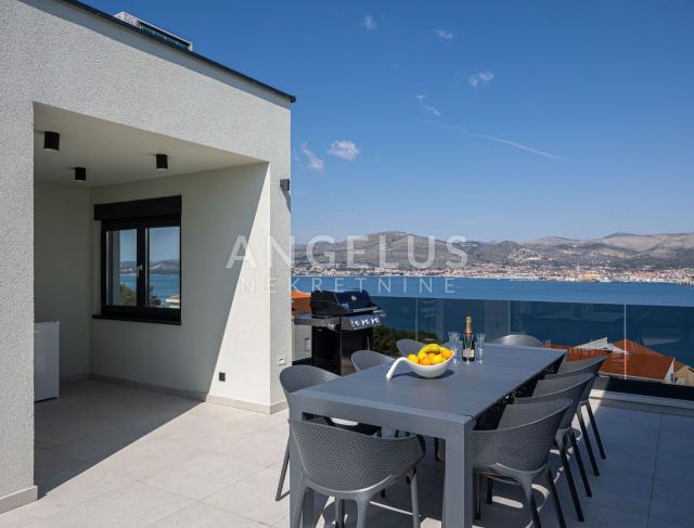 Kroatien, Trogir, Čiovo – moderne Reihenvilla, mit Swimmingpool und wunderschönem Meerblick, 282 m2