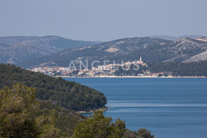 Kroatien, Trogir, Čiovo – moderne Reihenvilla, mit Swimmingpool und wunderschönem Meerblick, 282 m2