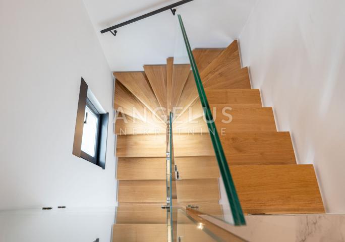 Kroatien, Trogir, Čiovo – moderne Reihenvilla, mit Swimmingpool und wunderschönem Meerblick, 282 m2
