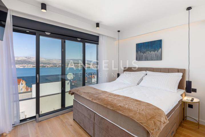 Kroatien, Trogir, Čiovo – moderne Reihenvilla, mit Swimmingpool und wunderschönem Meerblick, 282 m2