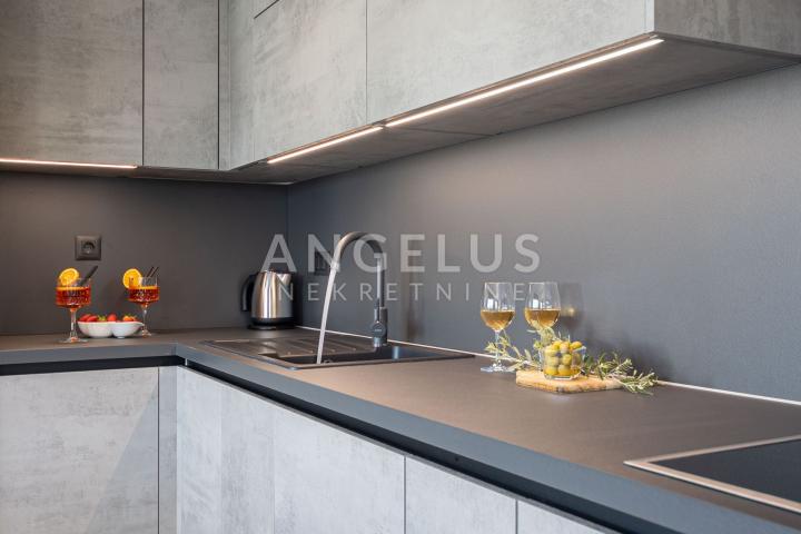 Kroatien, Trogir, Čiovo – moderne Reihenvilla, mit Swimmingpool und wunderschönem Meerblick, 282 m2