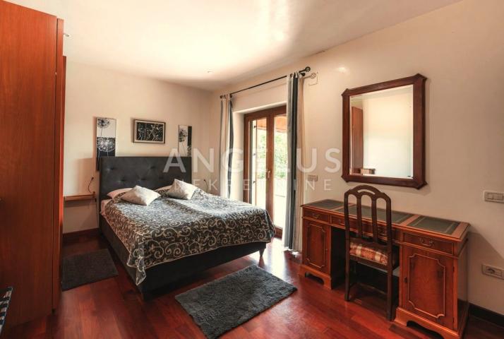 Istra, Medulin - dugoročni najam kuće s bazenom, 360m2