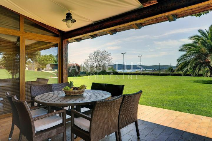 Istra, Medulin - dugoročni najam kuće s bazenom, 360m2