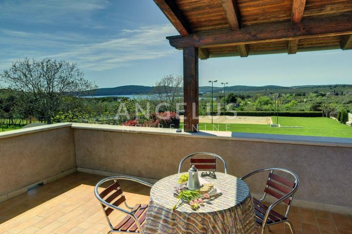 Istra, Medulin - dugoročni najam kuće s bazenom, 360m2