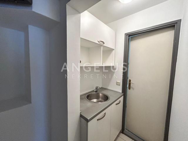 Zagreb, Centar, Poslovni prostor u novijoj zgradi 105 m2