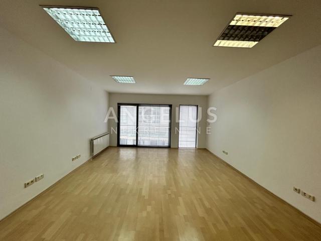Zagreb, Centar, Poslovni prostor u novijoj zgradi 105 m2