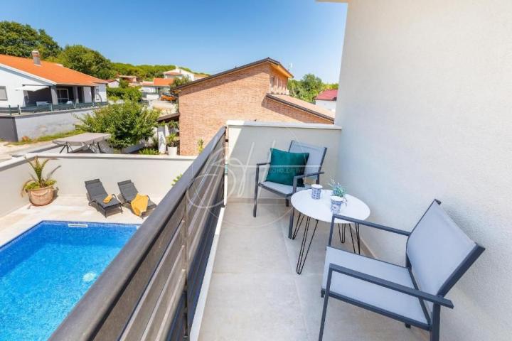 Moderna vila s bazenom u Pomeru
