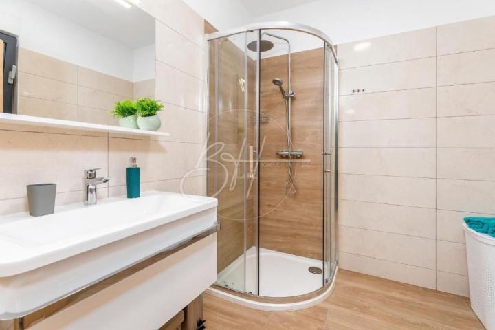Moderna vila s bazenom u Pomeru