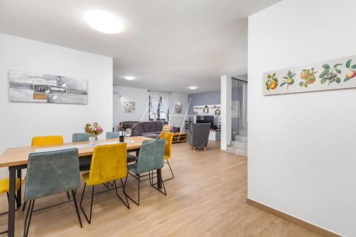 Moderna vila s bazenom u Pomeru