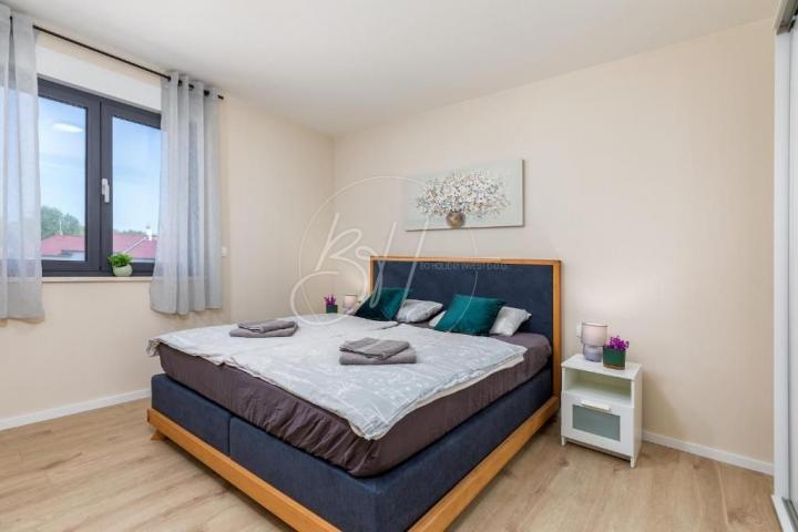 Moderna vila s bazenom u Pomeru
