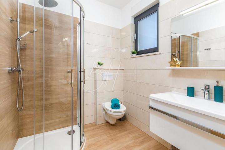 Moderna vila s bazenom u Pomeru