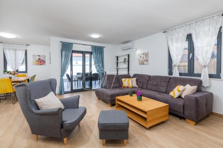 Moderna vila s bazenom u Pomeru