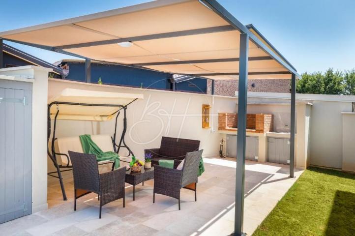 Moderna vila s bazenom u Pomeru