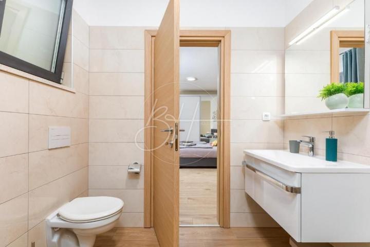 Moderna vila s bazenom u Pomeru