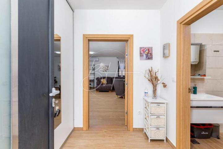 Moderna vila s bazenom u Pomeru