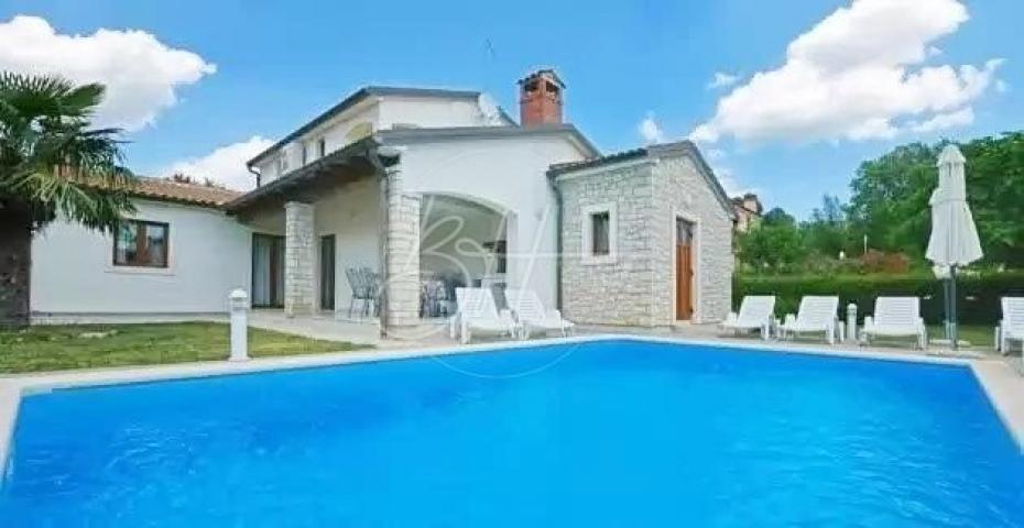 Kuća s bazenom i dvorištem u okolici Kringe