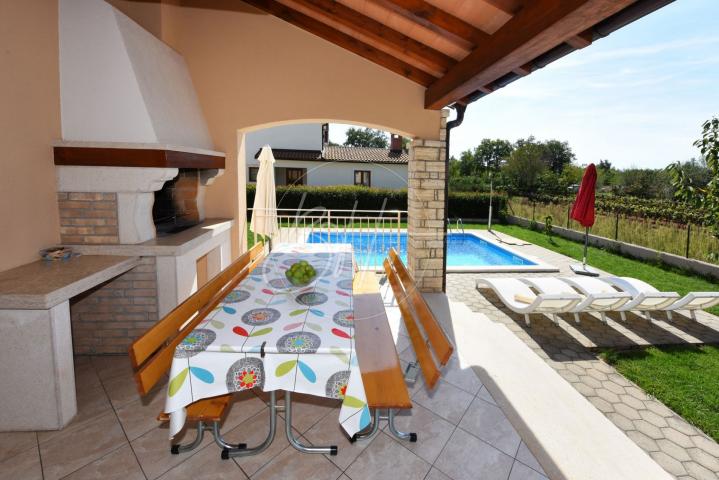 Detached house with a swimming pool near Kringe