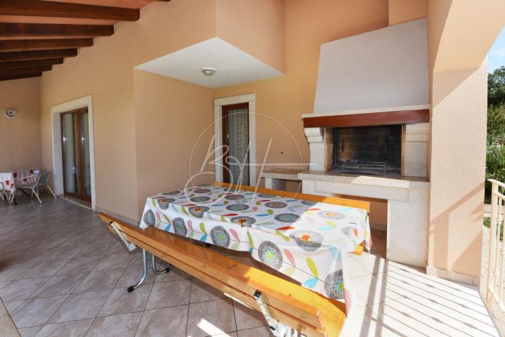 Detached house with a swimming pool near Kringe