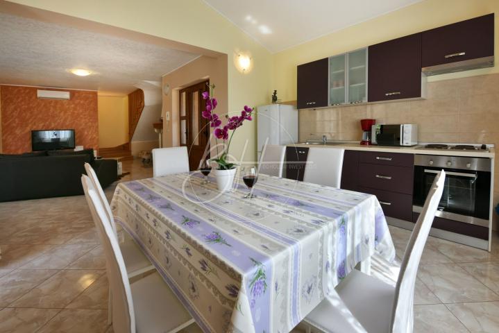 Detached house with a swimming pool near Kringe