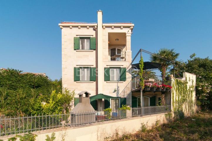 Prodaja, prekrasna kuća, Mirca, otok Brač