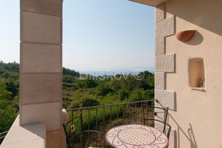 Prodaja, prekrasna kuća, Mirca, otok Brač