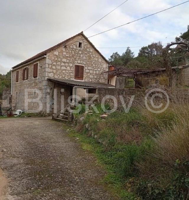 Kamena kuća s 5 manjih objekta u Dolu, Hvar, prodaja