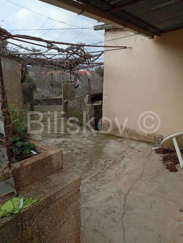 Kamena kuća s 5 manjih objekta u Dolu, Hvar, prodaja