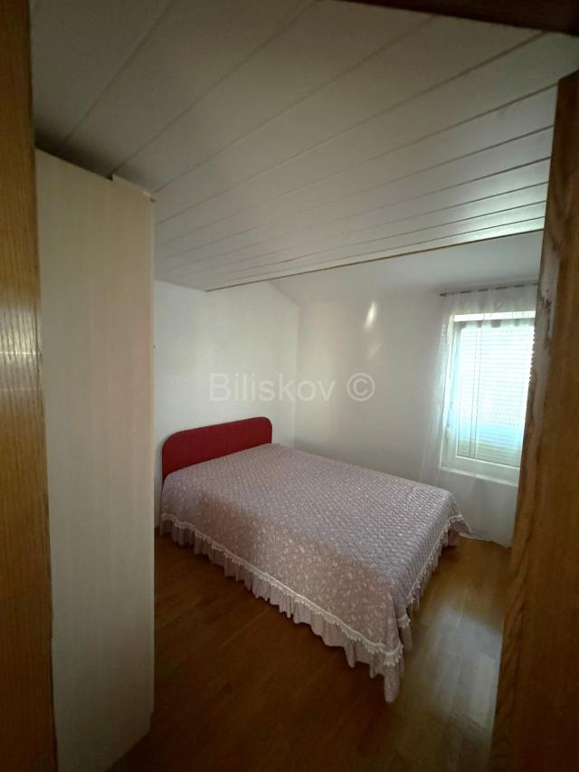 Prodaja, Vodice, prekrasna kuća s velikom okućnicom, garaža