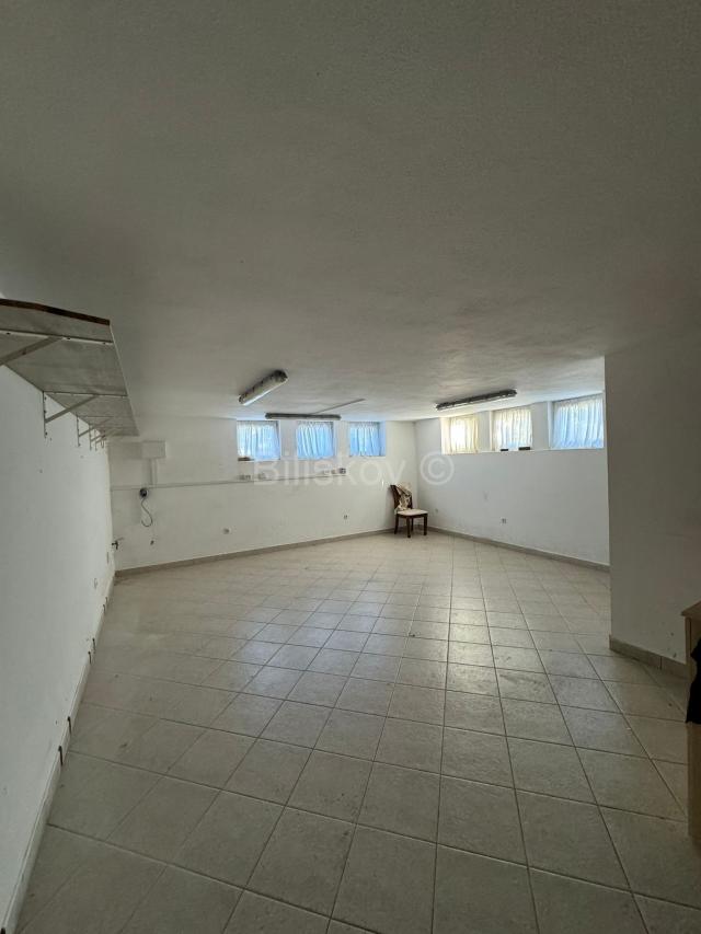 Prodaja, Vodice, prekrasna kuća s velikom okućnicom, garaža