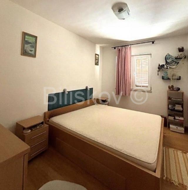 Brač, Splitska 3soban stan 91 m2, parking12 m2