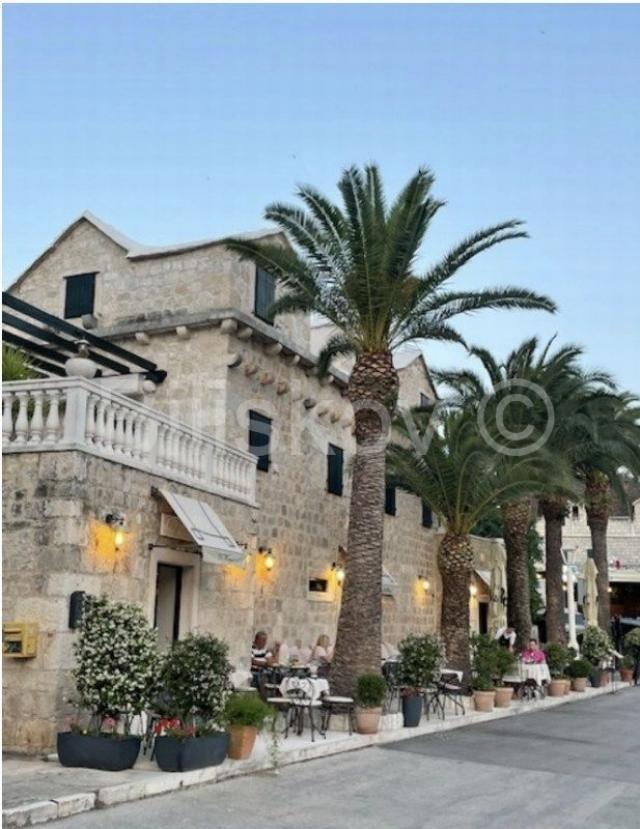 Brač, Splitska 3soban stan 91 m2, parking12 m2
