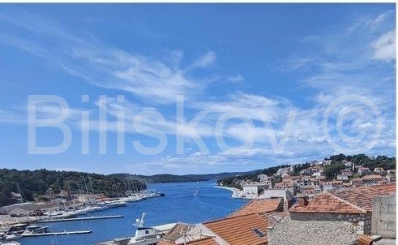 Brač, Milna,  samostojeća kuća 50 m od mora