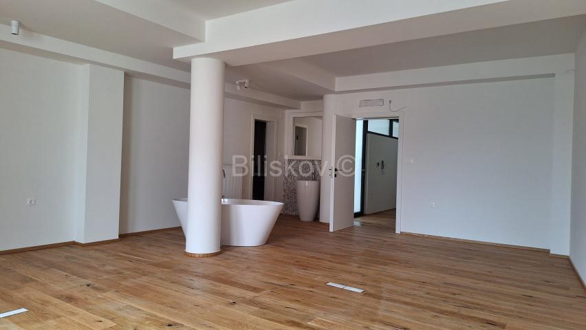 Prodaja, Varaždin, Centar, trosoban stan, 1. kat, novoadaptirana kuća