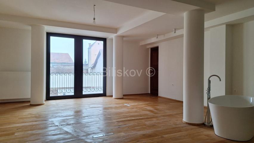 Prodaja, Varaždin, Centar, trosoban stan, 1. kat, novoadaptirana kuća