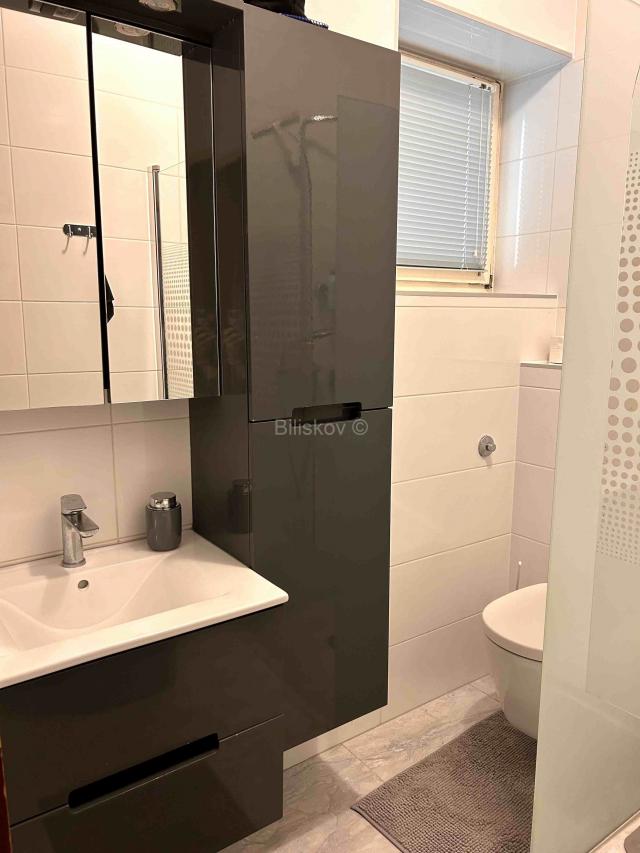 Prodaja, Zagreb, Remete, ugodan trosoban stan 107m2, VPR, terasa, GM