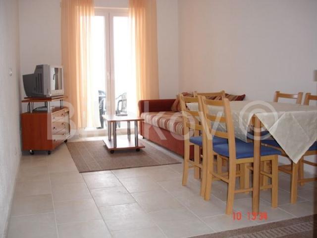 Prodaje se apartmanska kuća uz more – Mirca, otok Brač