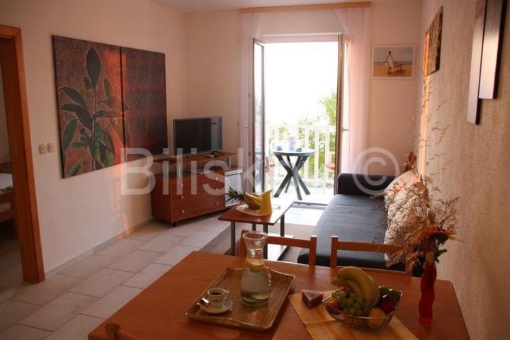 Prodaje se apartmanska kuća uz more – Mirca, otok Brač