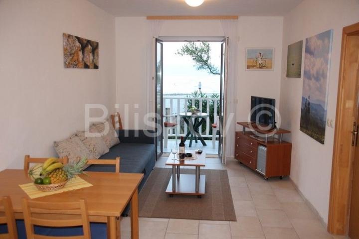 Prodaje se apartmanska kuća uz more – Mirca, otok Brač