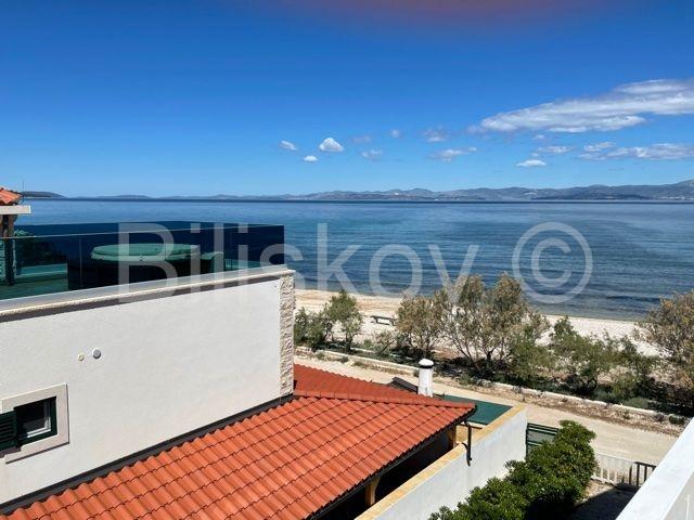 Prodaje se apartmanska kuća uz more – Mirca, otok Brač
