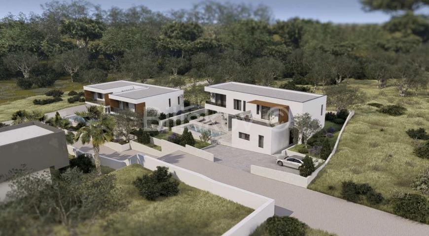 Zemljište s pravomoćnim dozvolom za izgradnju luksuzne vile
