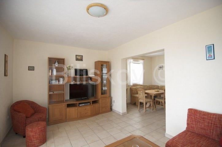 Brač, Sutivan, prodaja kuća, tri apartmana, bazen, 150 m od mora