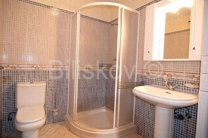 Brač, Sutivan, prodaja kuća, tri apartmana, bazen, 150 m od mora