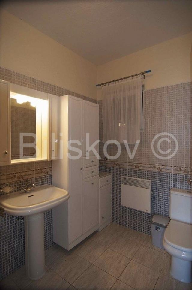 Brač, Sutivan, prodaja kuća, tri apartmana, bazen, 150 m od mora