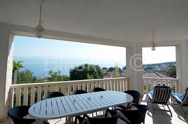 Brač, Sutivan, prodaja kuća, tri apartmana, bazen, 150 m od mora