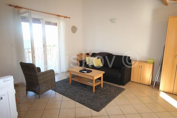 Brač, Sutivan, prodaja kuća, tri apartmana, bazen, 150 m od mora
