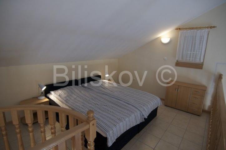 Brač, Sutivan, prodaja kuća, tri apartmana, bazen, 150 m od mora