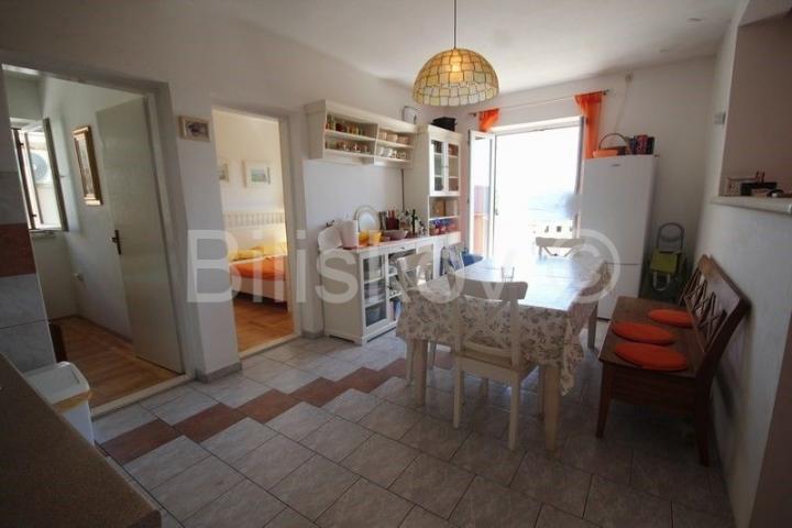 Brač, Supetar prodaja četverosoban komforan stan 85 m2, ostava