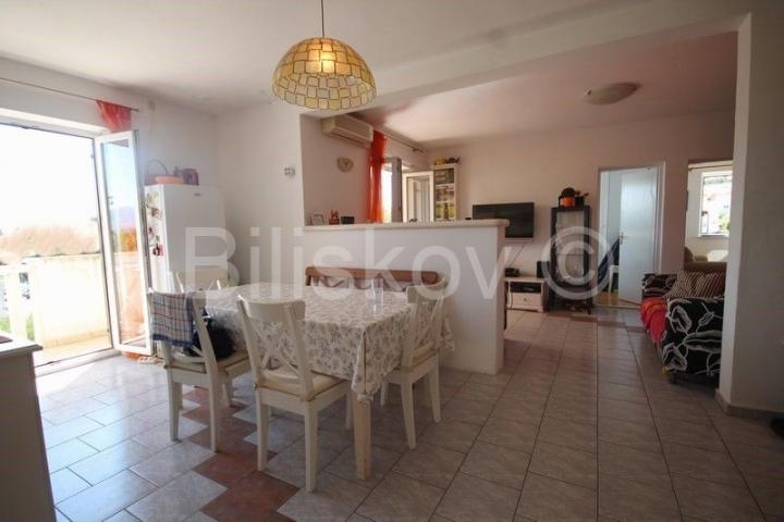 Brač, Supetar prodaja dvosoban stan 42 m2, ostava